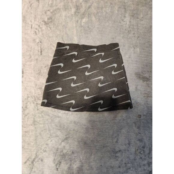 Nike Girls Size S 4/5 Black Skirt with Under Shorts Skort - Picture 2 of 4